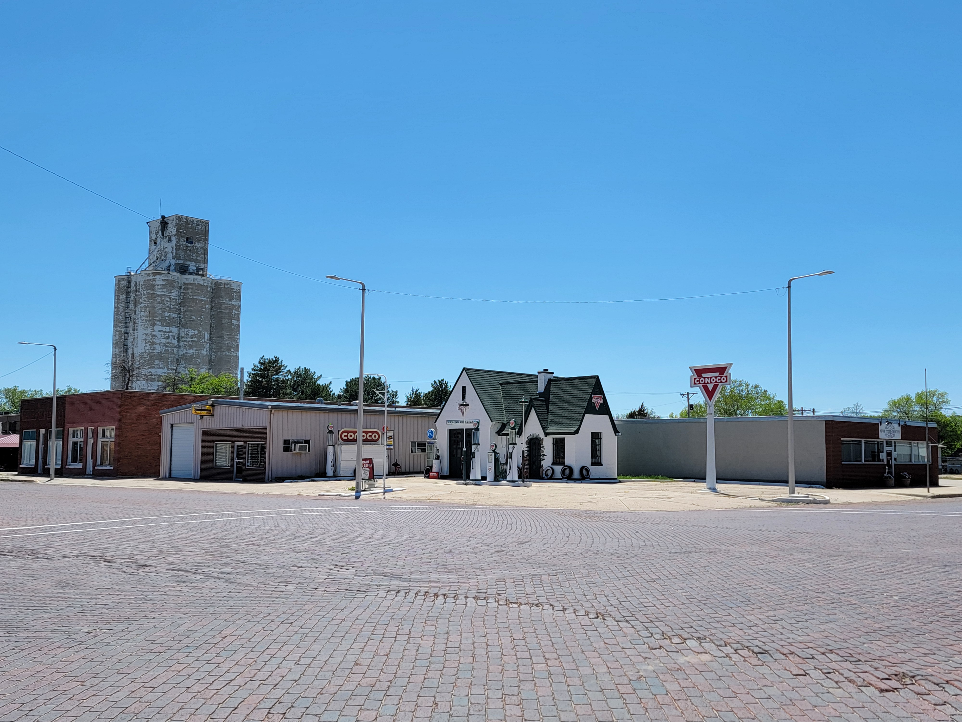 Roadside Attractions & Curiosities — Norton, Kansas — May 2025
